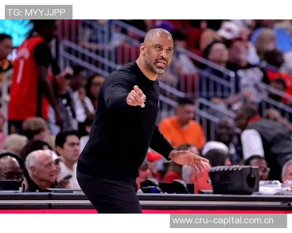 塞尔维亚教练团队深入绿军学习提升球员服务与教练协作效率